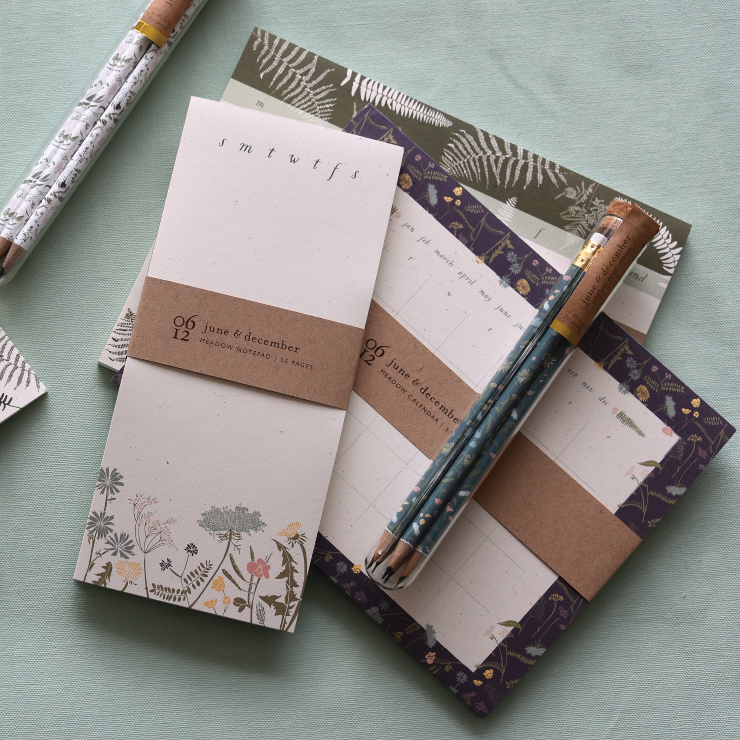 Fronds Desk Pad : Weekly